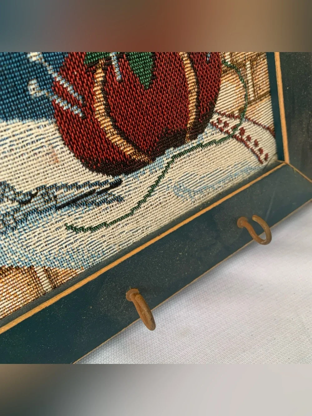 Vintage Countryside Farmhouse Style  Crafted 19” Pine Wood Shelf 5 Key Holder